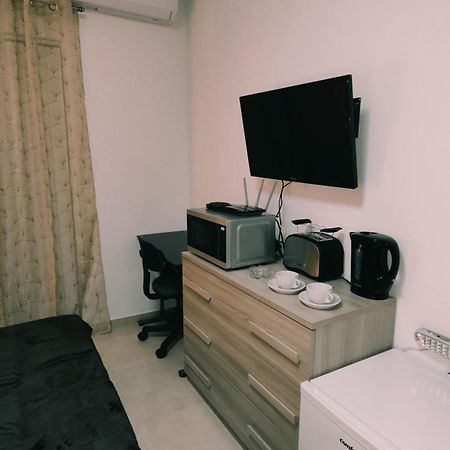 Fairwinds - Double Room With Ensuite - Luqa Airport - Self Check In & Out Available Eksteriør bilde